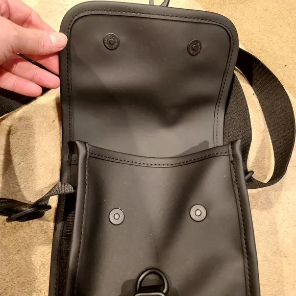 RAINS Crossbody Messenger Flight Bag - Picture 4 of 6